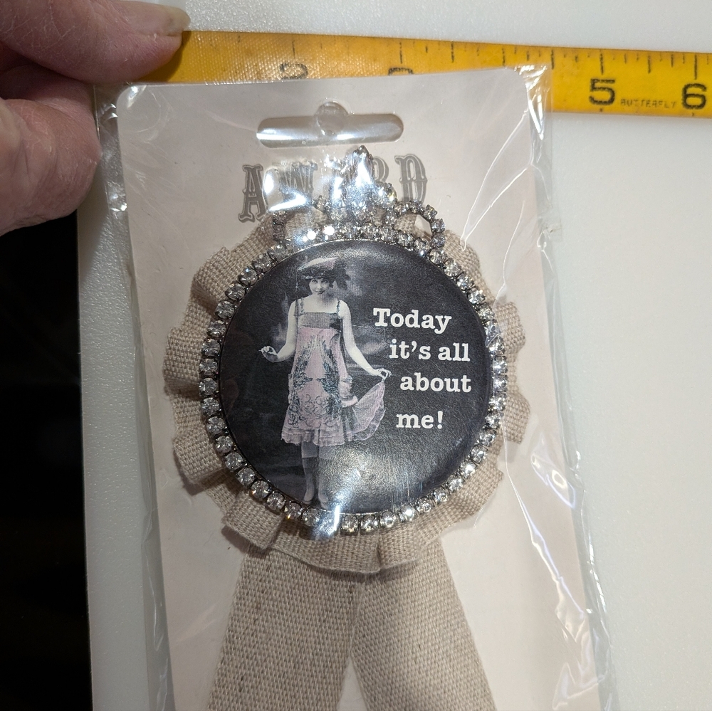 Funny Feminine Pin/Brooch Ribbon New In Package "Today Is All About Me" - Picture 6 of 10